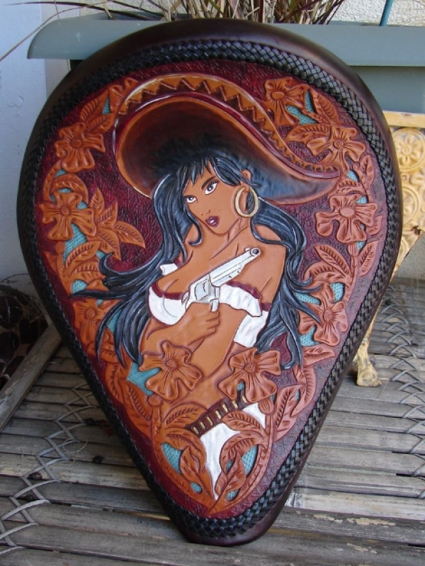 Jok motor dengan pola mosaic yang artistik